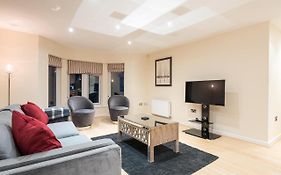 Modern Smart Open Plan Living With Free Parking